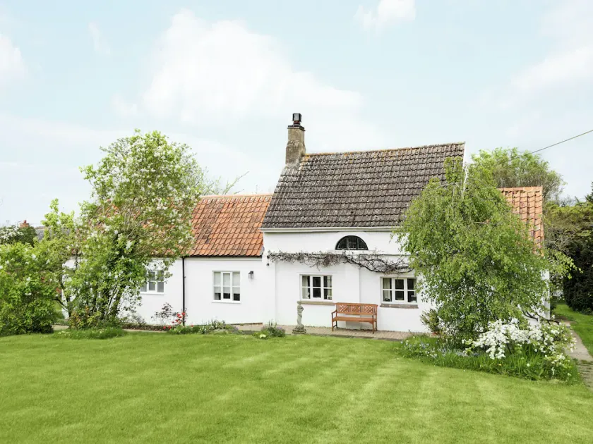 3 bedroom accommodation in Denford, near Thrapston - Image 1