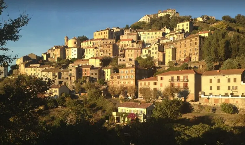 App. 4p. atypique rénové dans joli village Oletta - Image 1