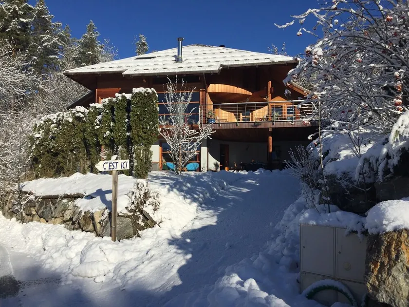 Appartamento \"Charmant dans Chalet\" con vista sulle montagne, terrazza privata e Wi-Fi - Image 1