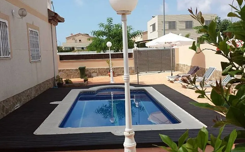 3 bedroom house 300 m from the beach, private pool - Image 1