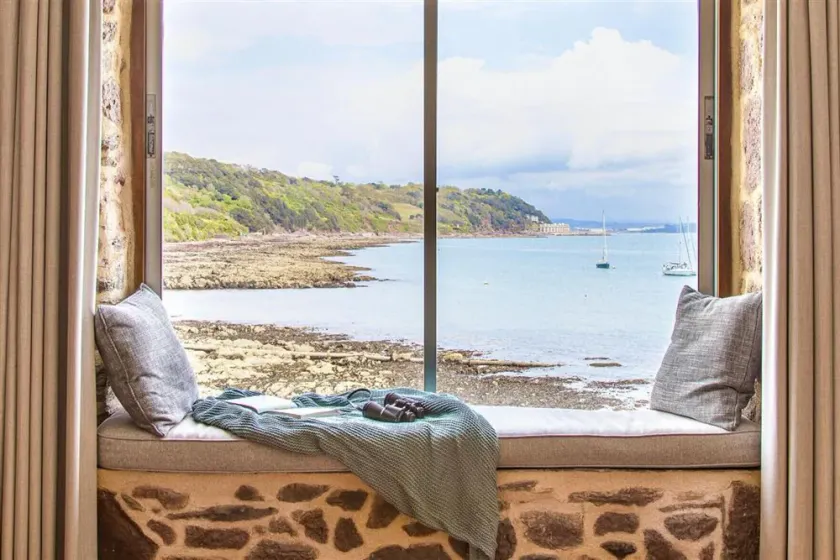 Emelle - Three Bedroom Cottage, Sleeps 7 - Image 1