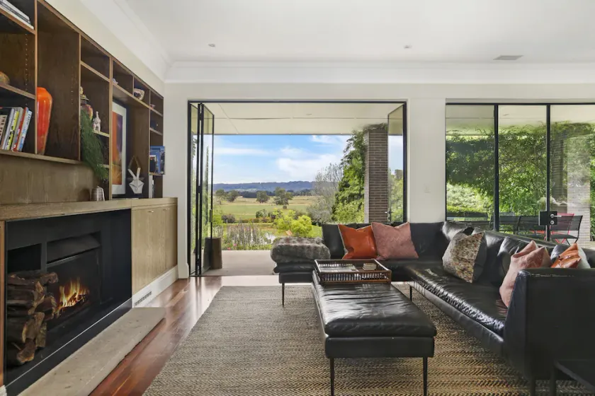 Donegal - Contemporary country home with pool. 4pm check-out Sunday’s - Image 1