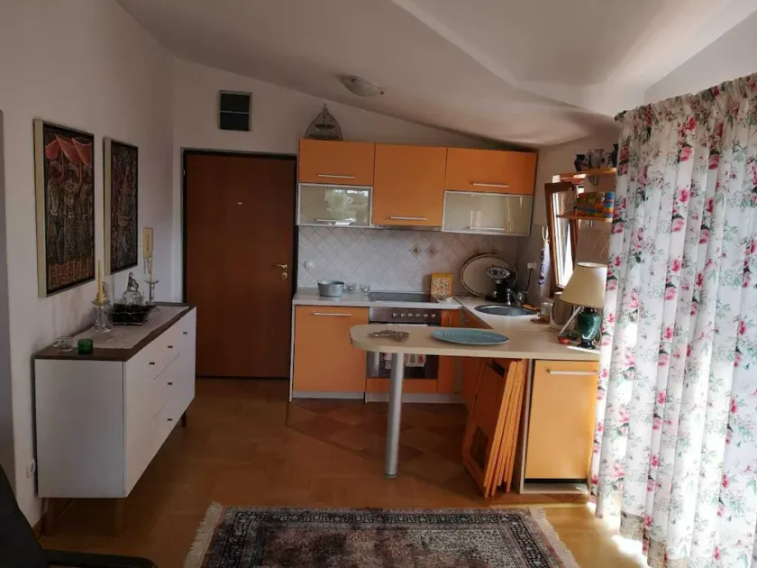 Holiday 1BR Apartment with Sea View in Budva - Image 1