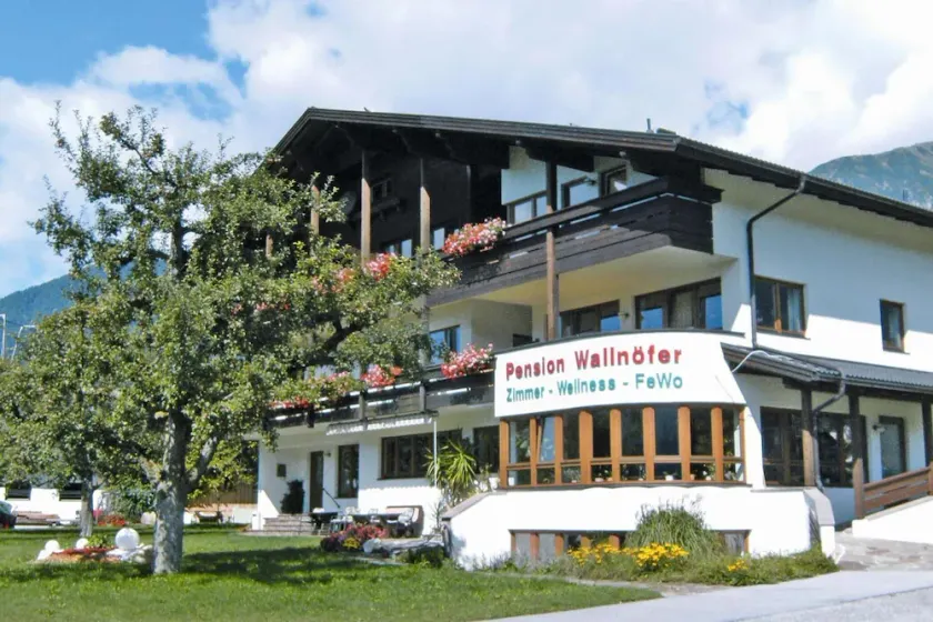 Farmhouse on Mieminger Plateau with Mountain Views - Image 1