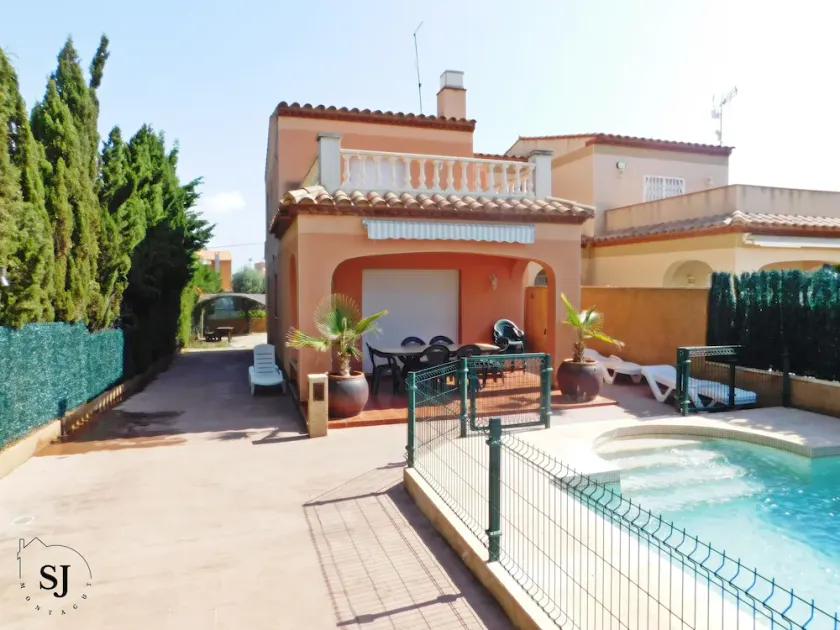 Agradable casa con piscina en Les Tres Cales - Image 1