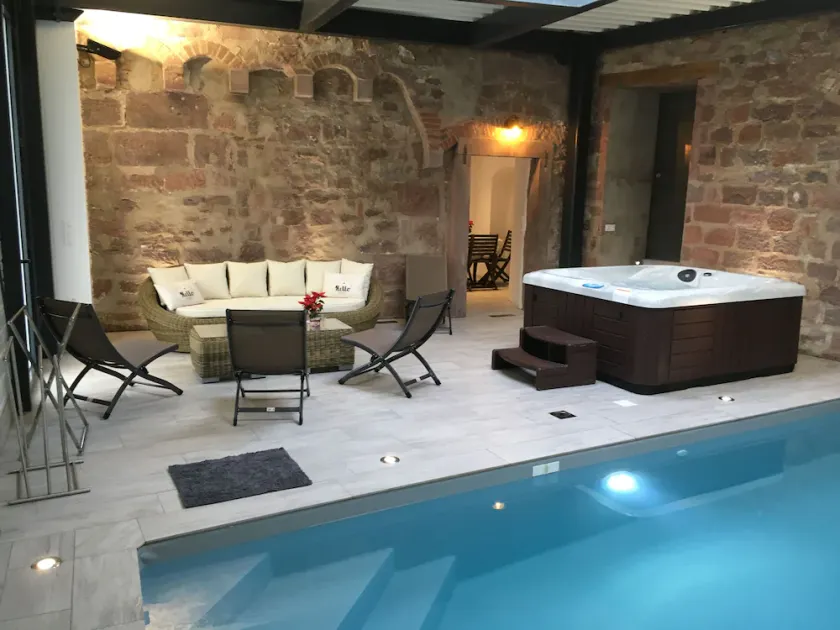 Wellness LA TOUR DES REMPARTS SPA & Hallenbad - Image 1