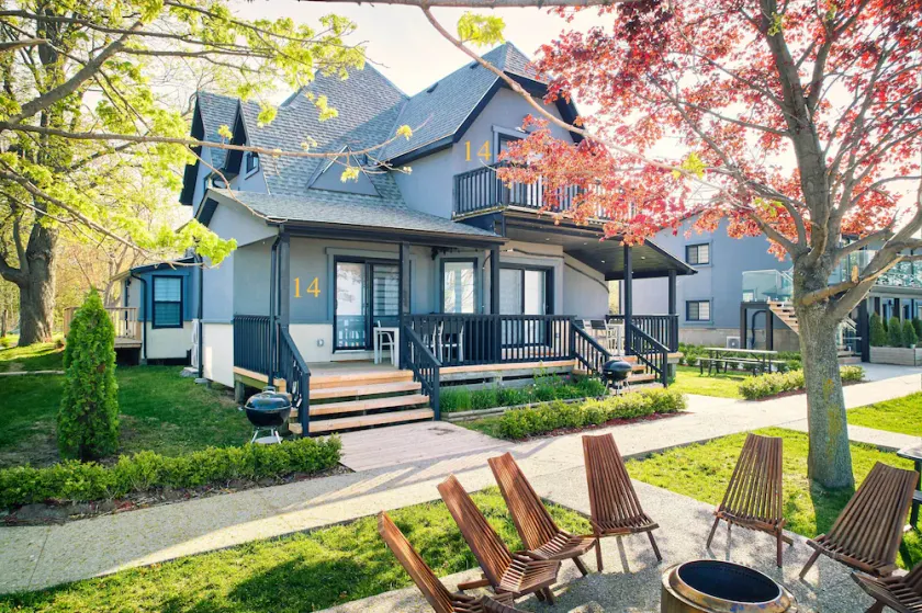 Cottage 14: Beachfront Cottage Escape - Image 1