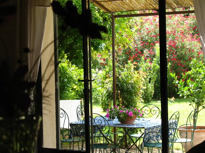 Country house in St-Rémy de Pce or the delights of a Pied-à-Terre under the sun! - Image 1