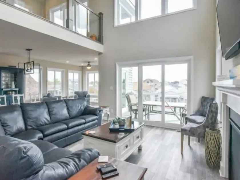 Seas The Day says it all. 4 BR house on the canal! - Image 1
