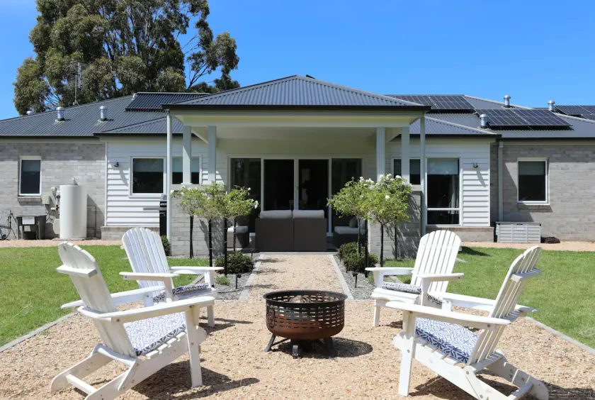Spacious country home with all the mod cons, perfect for families or couples. - Image 1