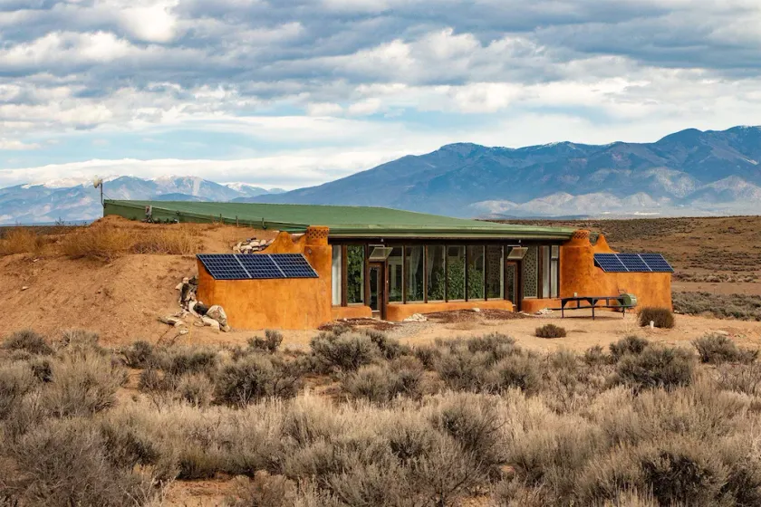 Stargazing Earthship Retreat in Taos with Outdoor Fire Pit - sleeps 6! - Image 1
