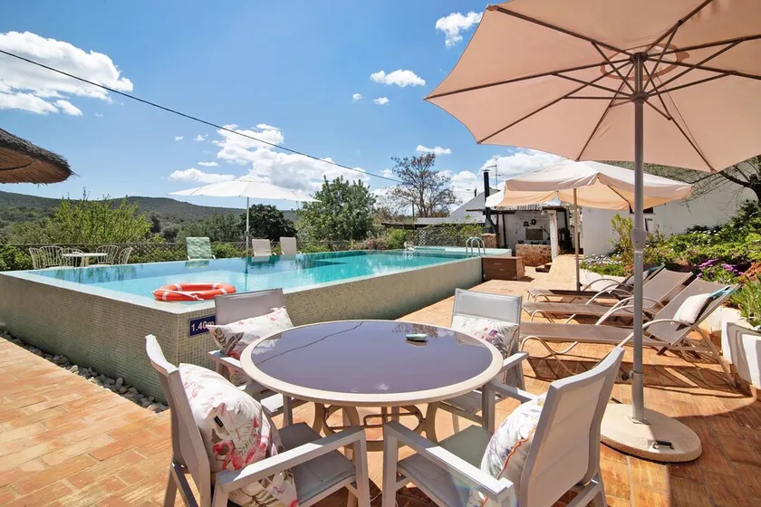 Holiday Home 'Casa da Tita - Apartamento Palheiro' with Mountain View, Pool, A/C & Wi-Fi - Image 1