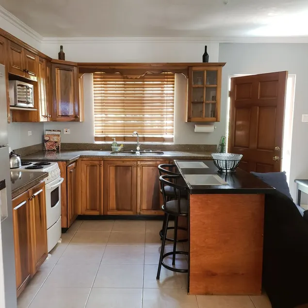 Homey Bjorn Chateau, Super Quiet, Relaxing & Clean, Great for Family or Friends. - Image 1