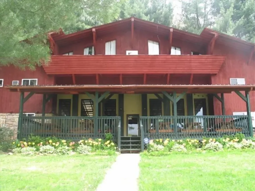 Ponderosa Lodge Farm.  Enorma 10.000 Sq. Ft.  32 sovplatser. - Image 1