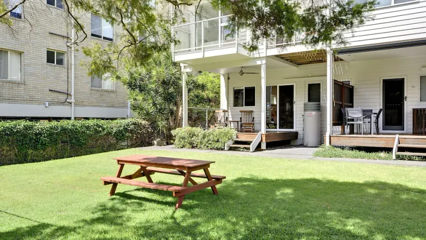 Holiday accommodation in Shoal Bay - Image 1