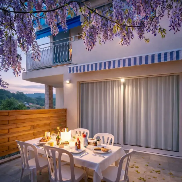 Waterfront terrace—sandy beach in Martigues, just a stone's throw from Marseille - Image 1