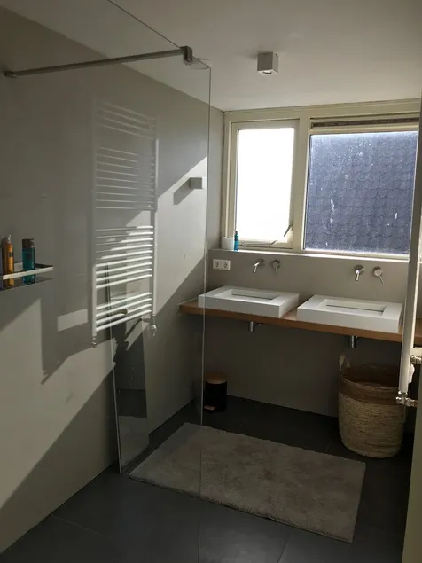Luxe vrijstaande  woning met een royale tuin op zuiden - Image 1