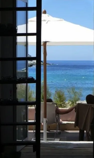 Cape House Korsika, fødderne i vandet med uhindret udsigt over havet! - Image 1