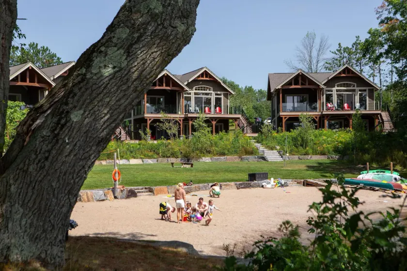 3 + bed 2 bath Villa on Lake Muskoka - Image 1