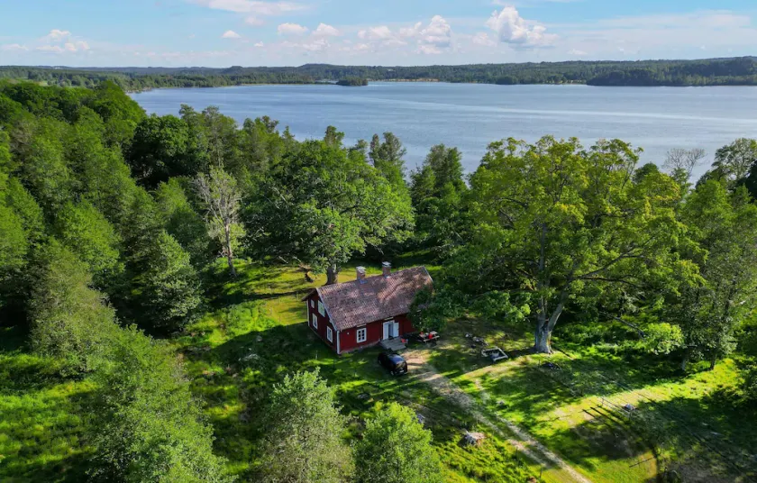 Beautiful Home In Tranås With Lake View - Image 1
