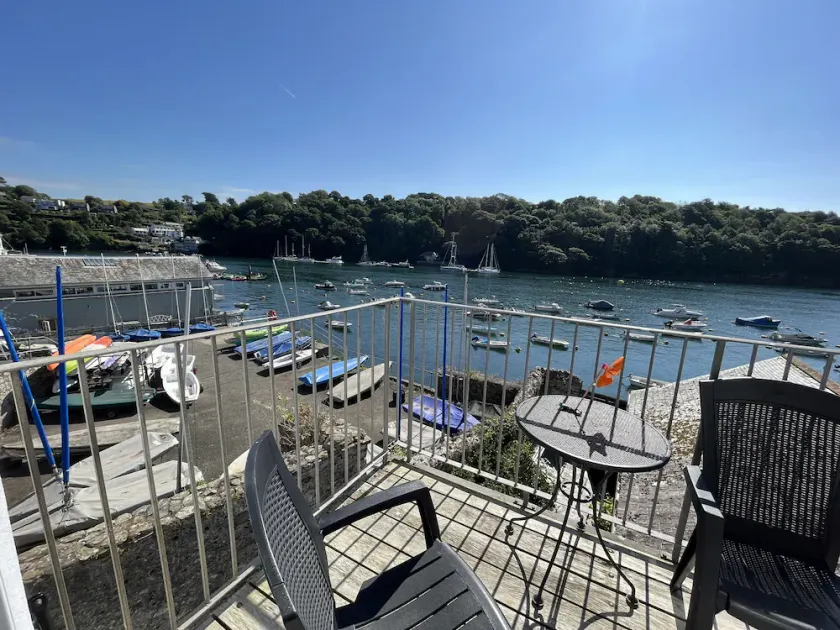 Seasteps waterside location on the river fowey - Image 1