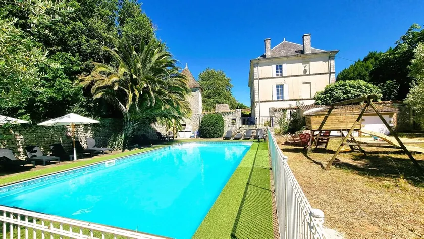 Castillo de 8 habitaciones con piscina privada, Chateau De Rochebonne - Image 1