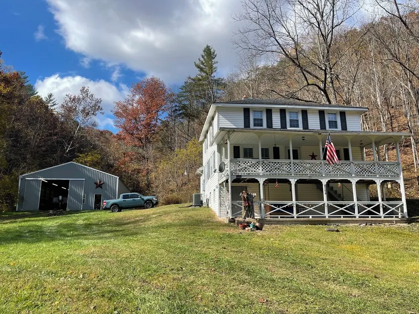 Remodeled Farmhouse 150 acres - Minutes from Escatawha Farms Fly Fishing - Image 1