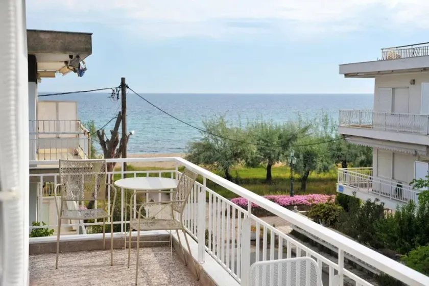 Themis 40 steps from beach - Image 1