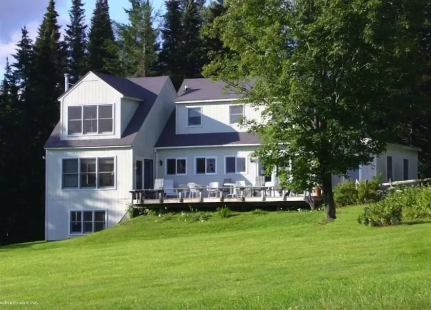 Rummeligt Greensboro House, Caspian Lake / Mountain Views, Beach Acc - Image 1