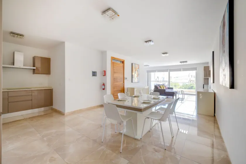 Marvellous 3BR Apartment in central St Julians - Image 1