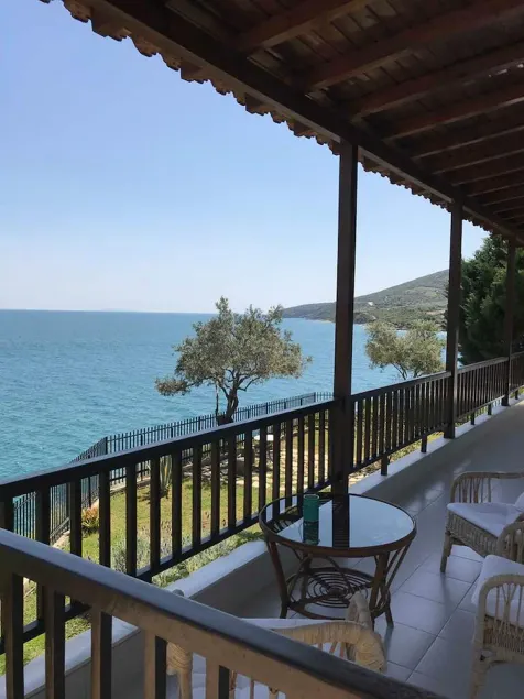 Beautiful Villa by the sea literally steps away from the beach! - Image 1