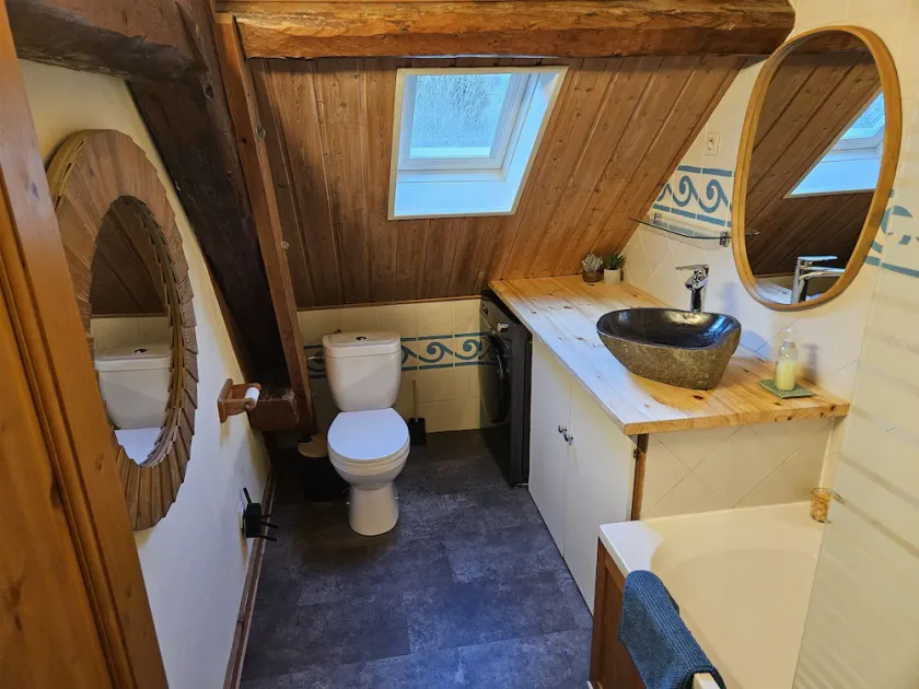 Sleeps 12-14 in beautiful mountain setting. - Image 1