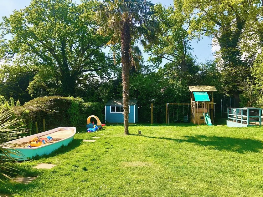4 bedroom accommodation in Paignton - Image 1