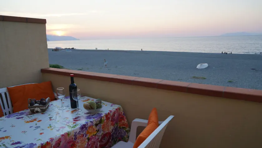 Terrasse med udsigt over havet i nærheden af spa-centret - Image 1