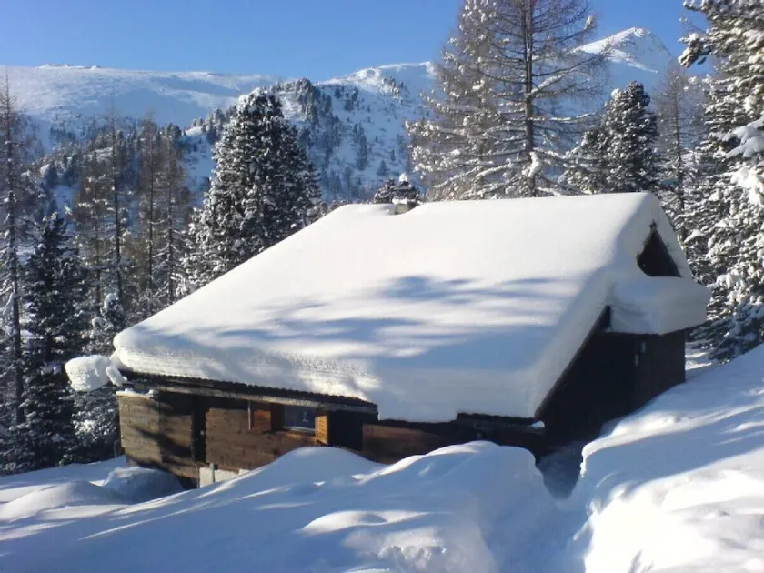 Cozy wooden cabin 1800m above sea level, guaranteed snow, slight convenience - Image 1