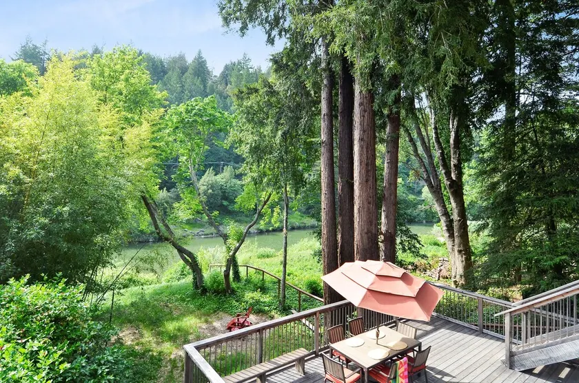 The Boat House ~ BBQ, Dog Run, River Views, promenad till Sandy Beach! - Image 1