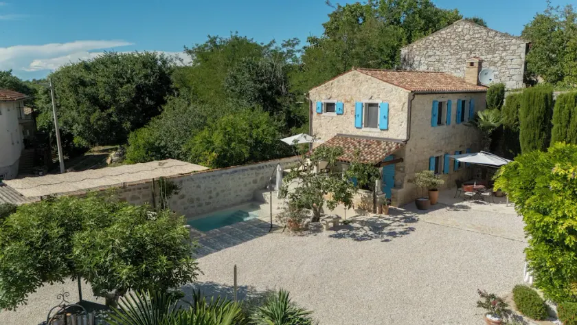 2B Entire Holiday Home. Pool, Parking, Pergola, Private. Quiet Village Location. - Image 1