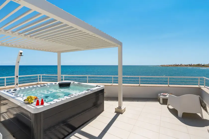 Jacuzzi and direct access to the sea, Avola -  DiCasaInSIcilia - Image 1