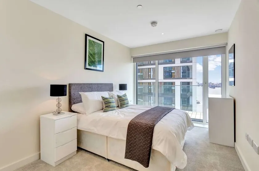 Luxury riverside apartment- directly overlooking river - Image 1