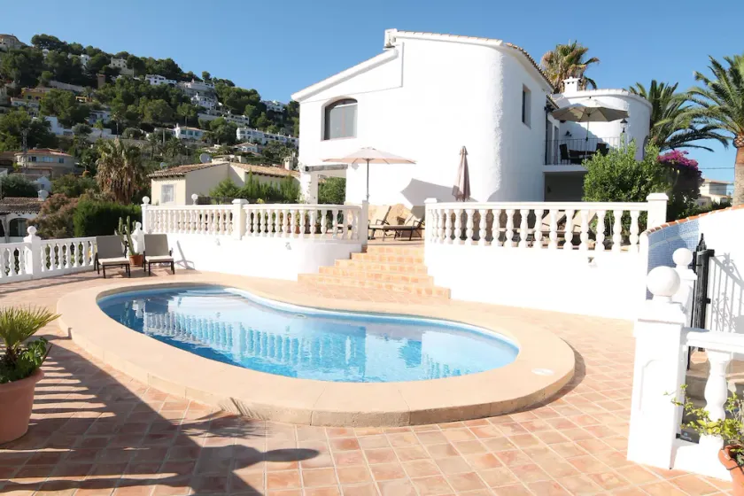 Villa individuelle de luxe, vue imprenable sur la mer, piscine privée et jardin - Image 1