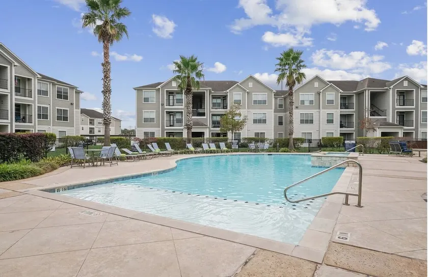 Landing Modern Apartment with Amazing Amenities (ID7974X08) - Image 1