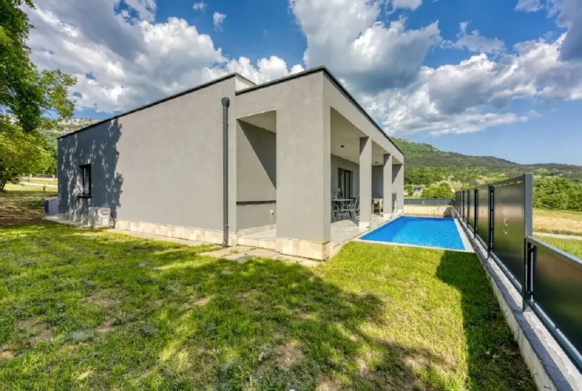Holiday House Rhapsody - Image 1