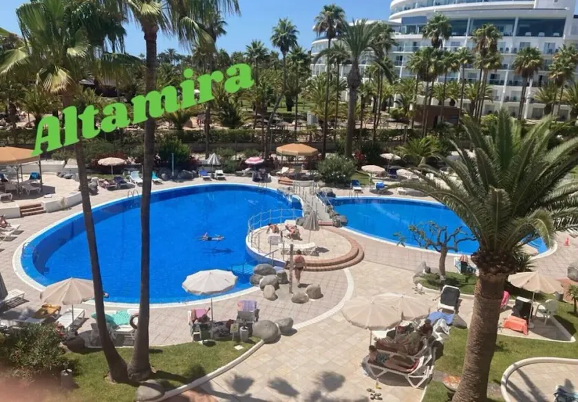 Altamira  Costa Adeje, Playa Del Duque Tenerife Beach location. Wifi included - Image 1