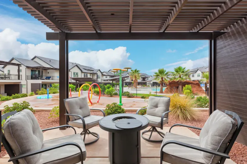 Sunsplash Retreat at Ocotillo Springs, Sleeps 16 New Beautiful Home, near Resort Amenities - Image 1