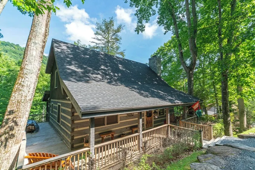 7 Oaks: Mtn Cabin, Hot Tub, Fishing Ponds, Waterfront (Lake View), Pool Table - Image 1