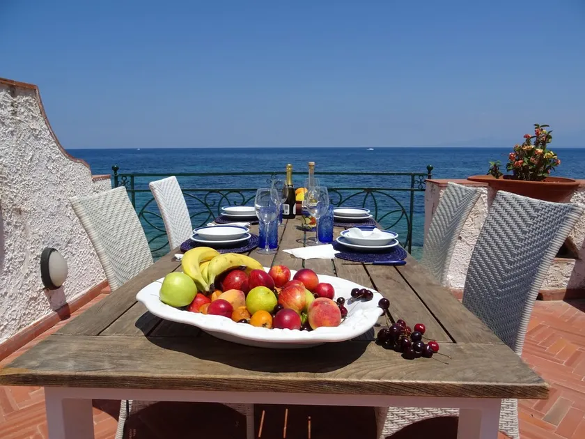 Villa luxurious on the seaside on two floors with ample terrace 12/14 beds - Image 1