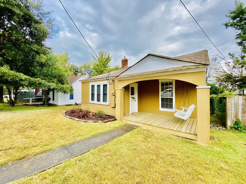Charm, Comfort and Style, walk to downtown Mena, AR - Image 1
