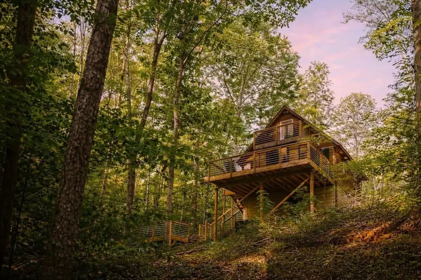 Romantic Cabin, Hot Tub, Lake Access, OutdoorLiving! - Image 1