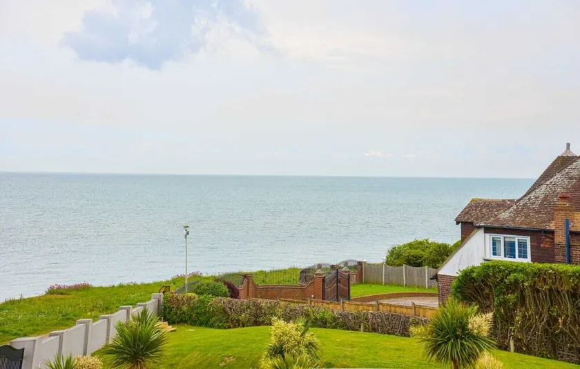 WAYFARERS REST      Amazing sea view!  Private estate on seafront. - Image 1