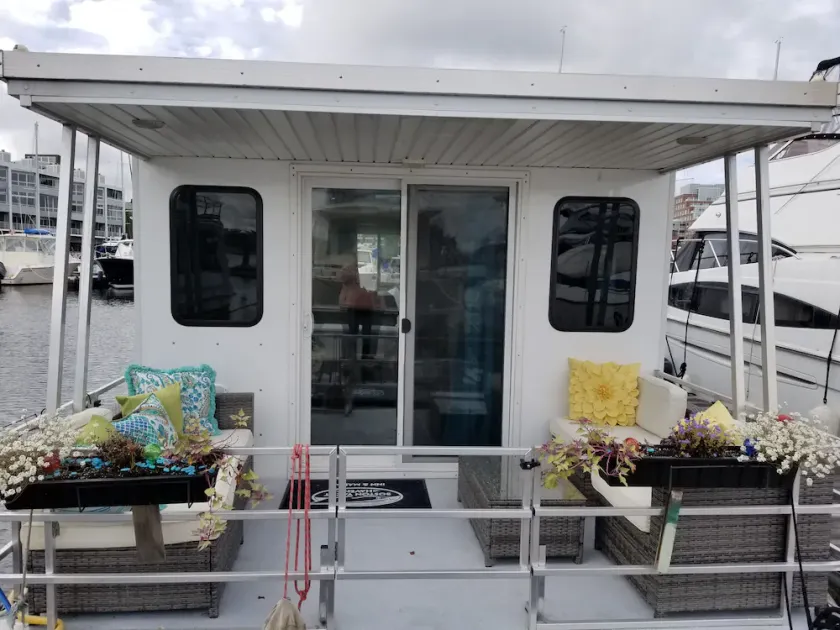 Charlestown Houseboat Walk to attractions Be rocked to sleep - Image 1